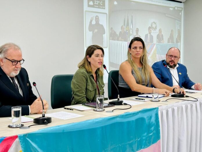 Comitê da população LGBT+ lança consulta pública para dialogar sobre saúde trans