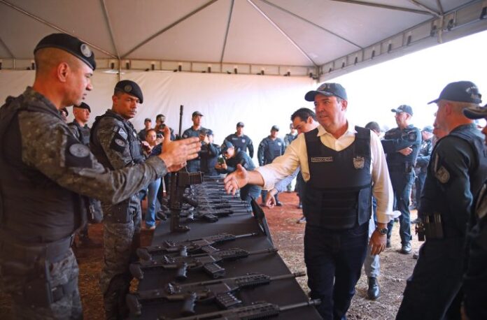 Garantindo a segurança pública, Governo de MS entrega novos fuzis paras polícias Militar e Civil