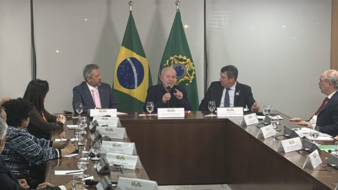 MS assina em R$ 2,3 bi com o BNDES e MS assina em R$ 2,3 bi com o BNDES e reforça investimento constante e estratégico na infraestrutura do Estado