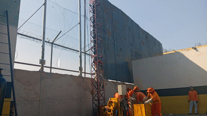 Obras de contenção e telamento avançam na Penitenciária de Segurança Obras de contenção e telamento avançam na Penitenciária de Segurança Máxima da Capital