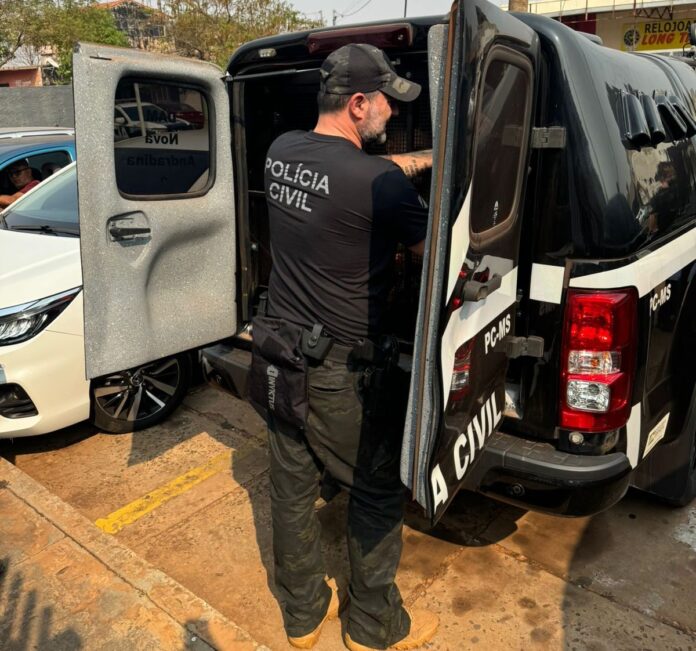 Polícia Civil cumpre mandado de busca e apreensão em residências Polícia Civil cumpre mandado de busca e apreensão em residências de responsável por perfil de fofocas em Nova Andradina