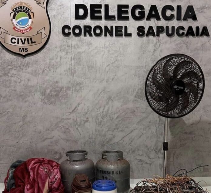 Polícia Civil prende autor de vários furtos em Coronel Sapucaia Polícia Civil prende autor de vários furtos em Coronel Sapucaia e apreende os bens subtraídos