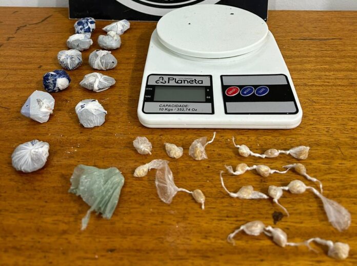 Polícia Civil prende um em flagrante e fecha bar utilizado Polícia Civil prende um em flagrante e fecha bar utilizado para o tráfico de drogas em Três Lagoas