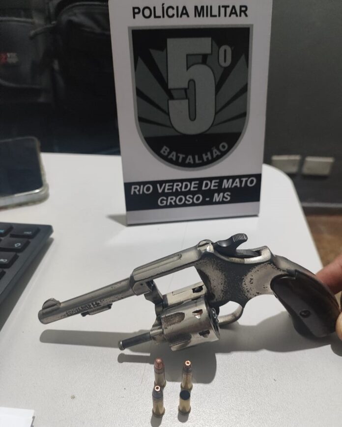 Polícia Militar apreende arma e munições em Rio Verde Polícia Militar apreende arma e munições em Rio Verde