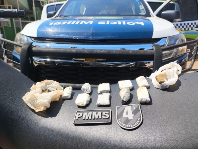 Polícia Militar intensifica policiamento, apreende drogas e encaminha homem por Polícia Militar intensifica policiamento, apreende drogas e encaminha homem por tráfico em Chapadão do Sul