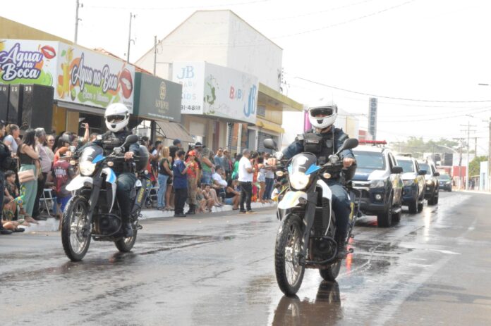 Polícia Militar participa de desfile cívico de 7 de setembro Polícia Militar participa de desfile cívico de 7 de setembro em Coxim