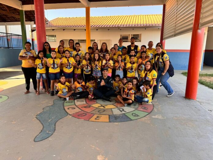 Polícia Militar realiza palestra sobre segurança no trânsito para crianças Polícia Militar realiza palestra sobre segurança no trânsito para crianças em Coxim