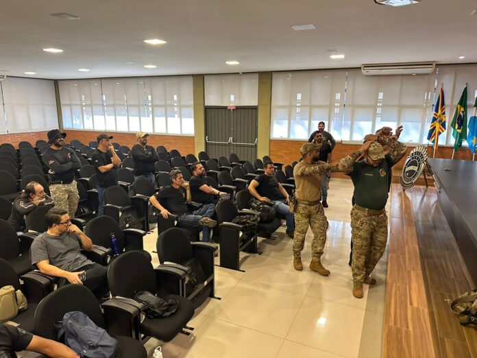 Policiais Civis lotados nas Delegacias de Pronto Atendimento Comunitário participam Policiais Civis lotados nas Delegacias de Pronto Atendimento Comunitário participam de treinamento de noções técnicas carcerárias e de armas longas