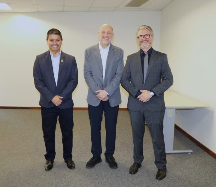 Policiais Civis participam de palestra do renomado jornalista e filósofo Policiais Civis participam de palestra do renomado jornalista e filósofo Clóvis de Barros Filho, sobre valorização da vida