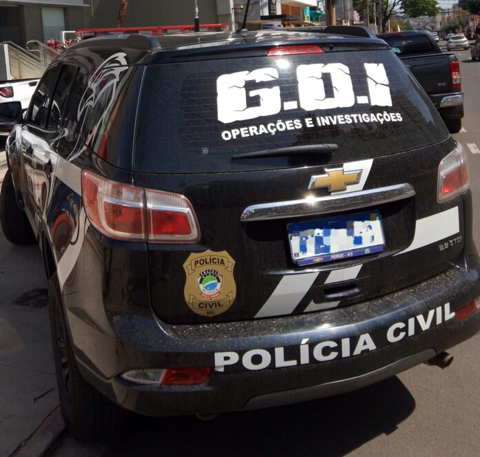 Policiais civis prendem foragida por furto na capital Policiais civis prendem foragida por furto na capital