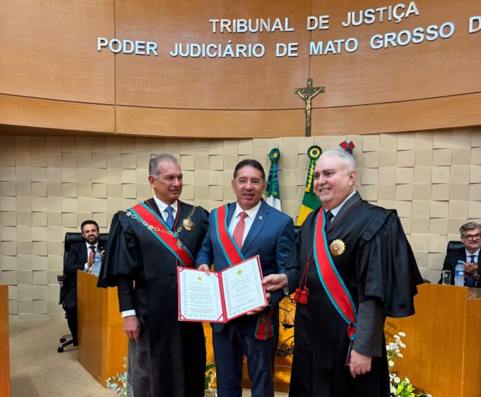 Presidente da ALEMS recebe comenda do Mérito Judiciário do Tribunal Presidente da ALEMS recebe comenda do Mérito Judiciário do Tribunal de Justiça