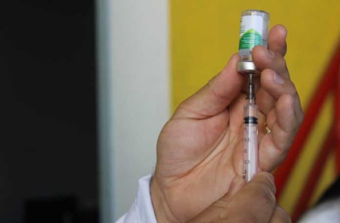 Saúde amplia público-alvo para vacinação com hexavalente nos 79 municípios Saúde amplia público-alvo para vacinação com hexavalente nos 79 municípios