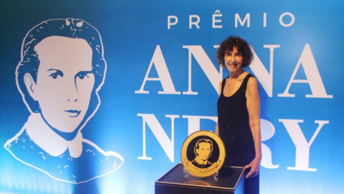 Servidora da SES recebe Prêmio Anna Nery, maior honraria da Servidora da SES recebe Prêmio Anna Nery, maior honraria da enfermagem do Brasil