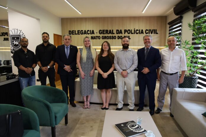 Delegado-Geral da Polícia Civil recebe representantes do Consulado dos Estados Delegado-Geral da Polícia Civil recebe representantes do Consulado dos Estados Unidos, para tratar de combate ao crime organizado