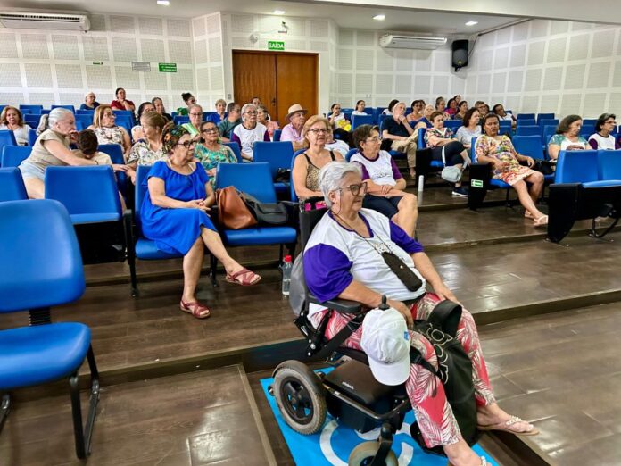 Oficina ‘Retratos do Tempo: imagens que contam histórias’ prestigia olhar Oficina ‘Retratos do Tempo: imagens que contam histórias’ prestigia olhar da pessoa idosa para a fotografia