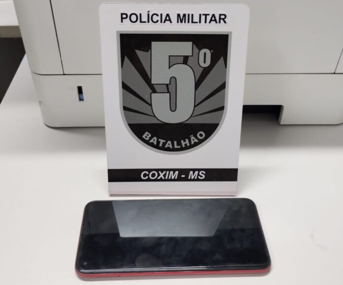 Polícia Militar prendeu um homem em flagrante por furto de Polícia Militar prendeu um homem em flagrante por furto de celular em Coxim
