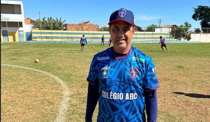 Robson Mattos assume nesta terça e terá quatro finais na Série B