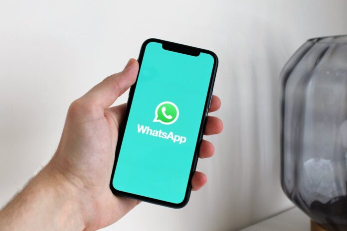 Supermercados apostam em WhatsApp para se aproximar dos consumidores Supermercados apostam em WhatsApp para se aproximar dos consumidores