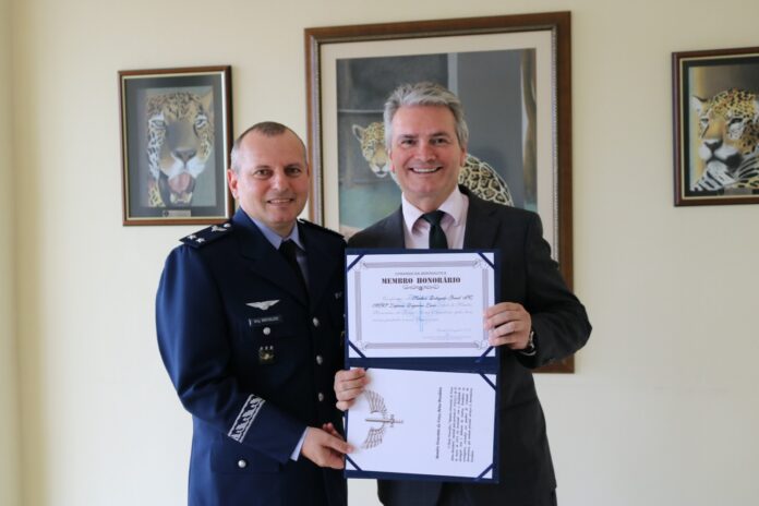 Delegado-Geral da Polícia Civil recebe título de Membro Honorário da Delegado-Geral da Polícia Civil recebe título de Membro Honorário da Força Aérea Brasileira