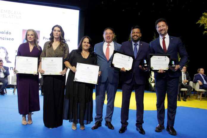 Em solenidade, Gerson destaca desenvolvimento de MS e a contribuição Em solenidade, Gerson destaca desenvolvimento de MS e a contribuição de cidadãos ilustres