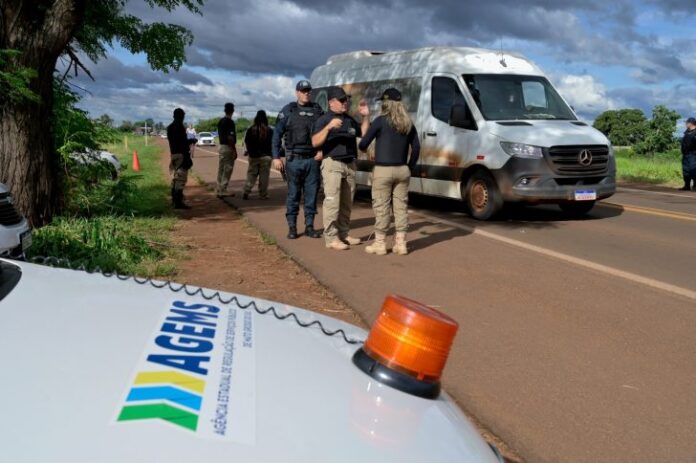 Feriado de 15 de Novembro tem ação intensiva da AGEMS Feriado de 15 de Novembro tem ação intensiva da AGEMS na fiscalização do transporte de passageiros