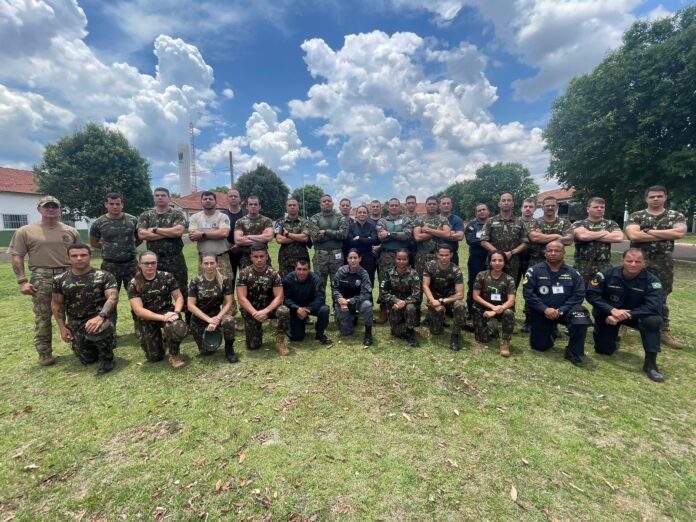GARRAS realiza instrução de contraterrorismo ao Exército Brasileiro durante estágio de segurança e proteção de autoridades