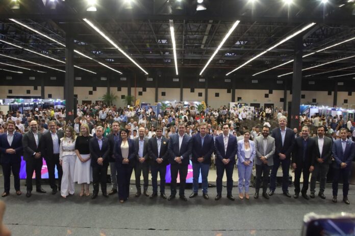 Governo de MS apresenta aos prefeitos eleitos as prioridades e Governo de MS apresenta aos prefeitos eleitos as prioridades e projetos de cada secretaria