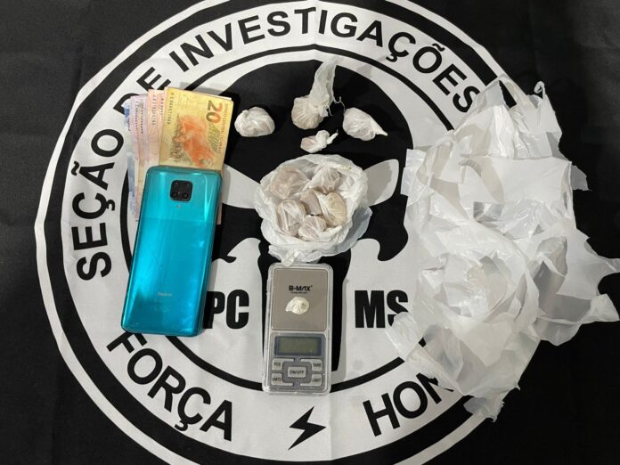 POLÍCIA CIVIL PRENDE EM FLAGRANTE AUTOR DE TRÁFICO DE DROGAS POLÍCIA CIVIL PRENDE EM FLAGRANTE AUTOR DE TRÁFICO DE DROGAS EM NOVA ANDRADINA