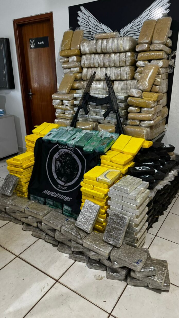 Polícia Civil apreende 02 fuzis e carga milionária de drogas Polícia Civil apreende 02 fuzis e carga milionária de drogas em Jaraguari