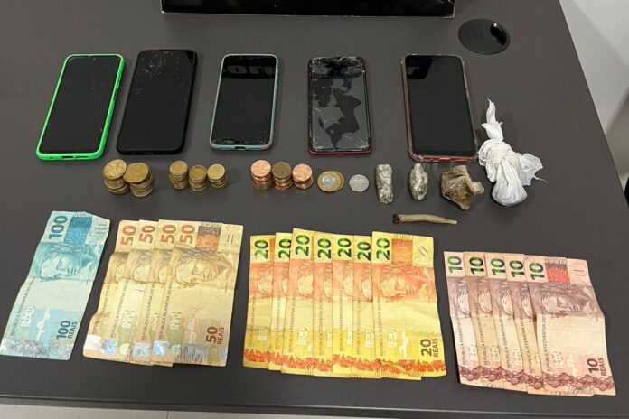 Polícia Civil desarticula ponto de tráfico de drogas próximo à Polícia Civil desarticula ponto de tráfico de drogas próximo à praça infantil em Bataguassu