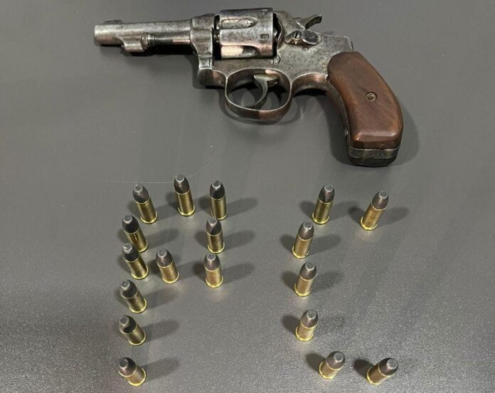 Polícia Civil desmantela esquema de comércio ilegal de armas de Polícia Civil desmantela esquema de comércio ilegal de armas de fogo e prende dois indivíduos em Bataguassu