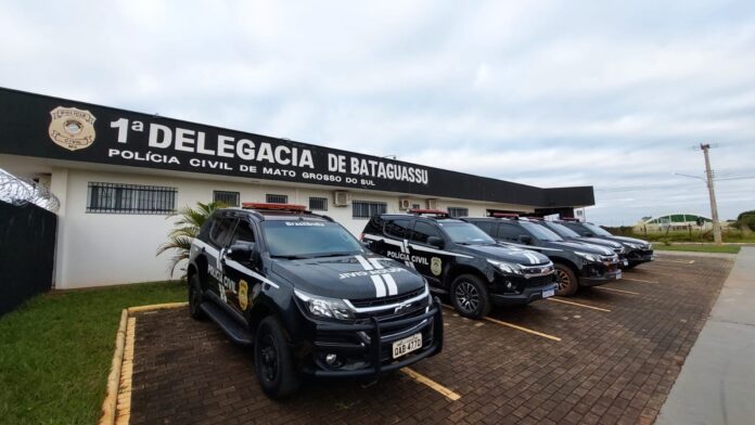 Polícia Civil fecha ponto de tráfico e prende mulher que Polícia Civil fecha ponto de tráfico e prende mulher que amamentava bebê no local