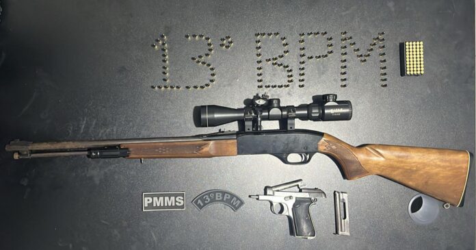 Polícia Militar Apreende Armas de Fogo e Munições em Inocência Polícia Militar Apreende Armas de Fogo e Munições em Inocência