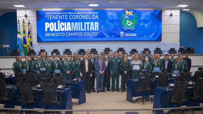 Policiais militares da PMMS são homenageados com Medalha Legislativa Policiais militares da PMMS são homenageados com Medalha Legislativa