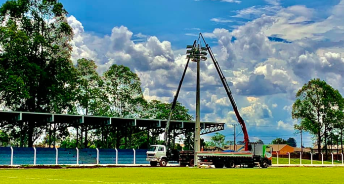 Prefeitura de São Gabriel instala iluminação no estádio Gramadão Prefeitura de São Gabriel instala iluminação no estádio Gramadão