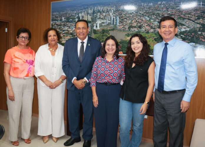 Presidente da Câmara, vereador Carlão, recebe vereadora eleita do PSB Presidente da Câmara, vereador Carlão, recebe vereadora eleita do PSB de Bonito e líder partidária