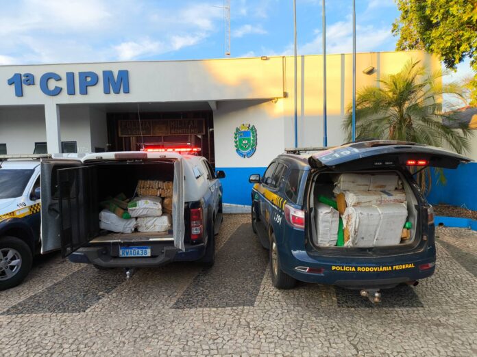 Ação conjunta entre 11º BPM, 1ª CIPM e PRF resulta Ação conjunta entre 11º BPM, 1ª CIPM e PRF resulta na apreensão de quase meia tonelada de droga