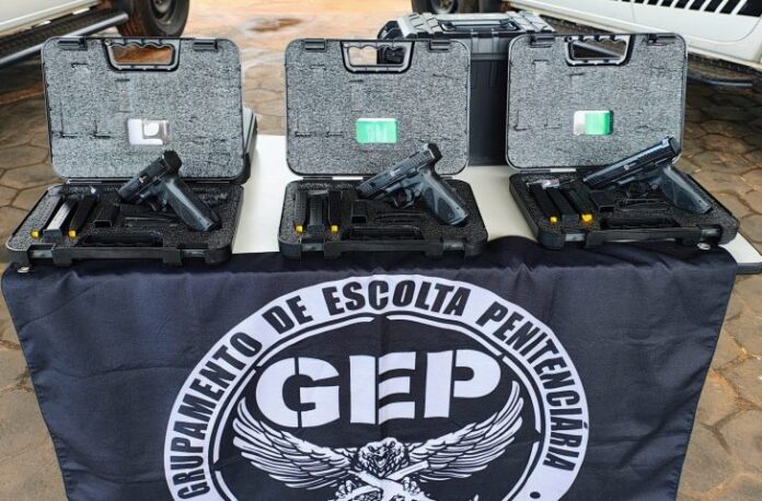 Com investimento de R$ 2,45 milhões, policiais penais recebem novos armamentos em MS