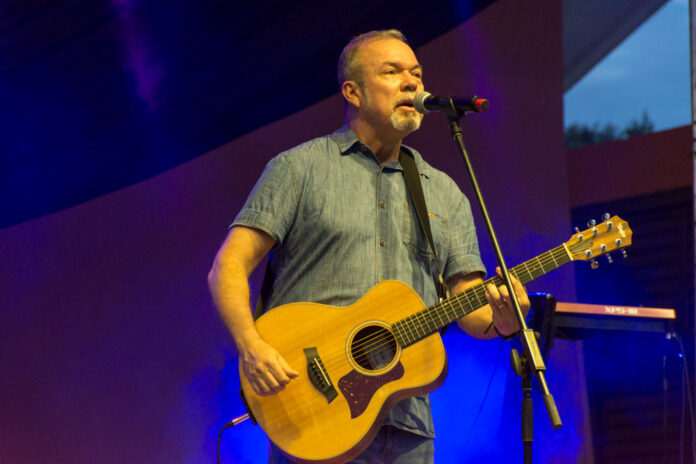 Dagata e Banda V12 levam energia e poesia ao Som Dagata e Banda V12 levam energia e poesia ao Som da Concha