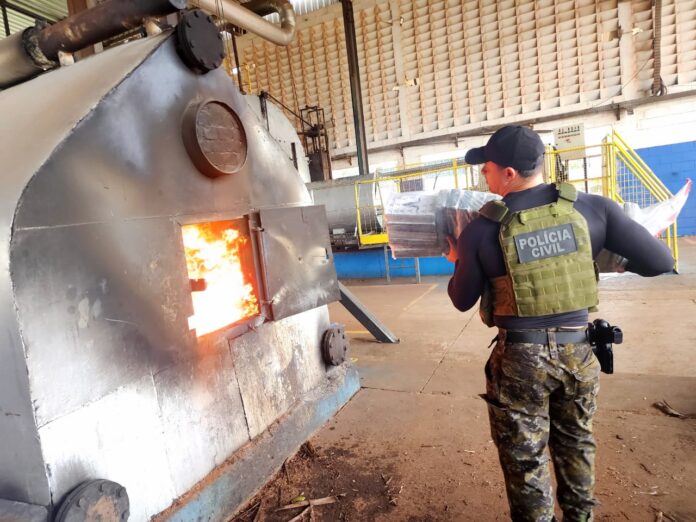 Delegacias de Santa Rita do Pardo e Bataguassu incineram 147 Delegacias de Santa Rita do Pardo e Bataguassu incineram 147 kg de cocaína apreendidos