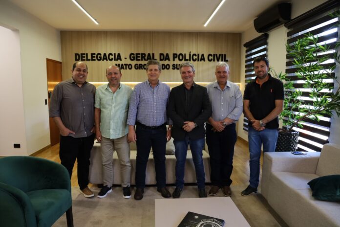 Delegado-Geral da Polícia Civil recebe prefeito eleito de Chapadão do Delegado-Geral da Polícia Civil recebe prefeito eleito de Chapadão do Sul, para tratar de temas relacionados à segurança pública