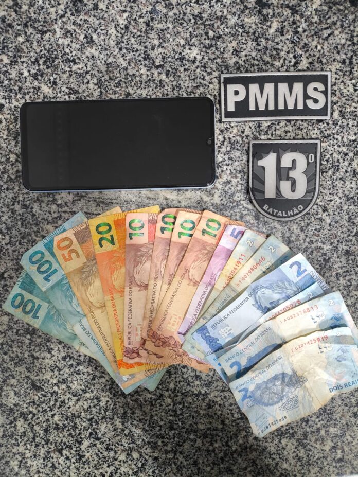 Homens são presos pela Polícia Militar após roubo e agressão Homens são presos pela Polícia Militar após roubo e agressão a idoso em Inocência