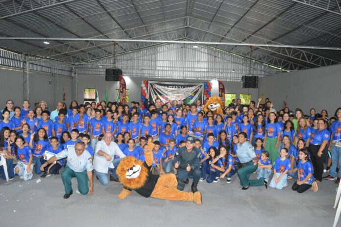 Polícia Militar e Prefeitura realizam formatura do Proerd com 250 Polícia Militar e Prefeitura realizam formatura do Proerd com 250 alunos em Rio Verde