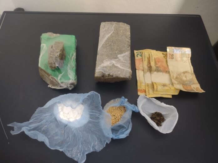 Polícia Militar em Três Lagoas apreende autor de tráfico de Polícia Militar em Três Lagoas apreende autor de tráfico de drogas em ação conjunta com Polícia Civil