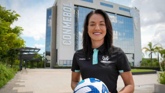 Apesar dos erros na temporada, Daiane Muniz é indicada para Apesar dos erros na temporada, Daiane Muniz é indicada para FIFA