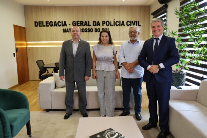 Delegado-Geral da Polícia Civil se reúne com procuradora da PGE Delegado-Geral da Polícia Civil se reúne com procuradora da PGE e secretário-executivo do Procon Estadual