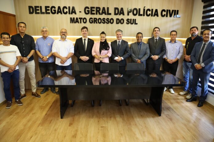 Delegado-Geral recebe visita da nova diretoria do Sindicato dos Policiais Delegado-Geral recebe visita da nova diretoria do Sindicato dos Policiais Civis