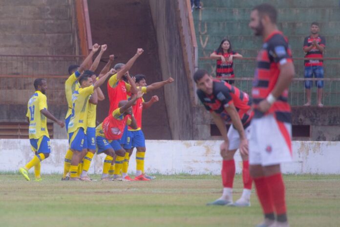 No clássico do sul, Dourados vence Águia Negra por 3 No clássico do sul, Dourados vence Águia Negra por 3 a 0