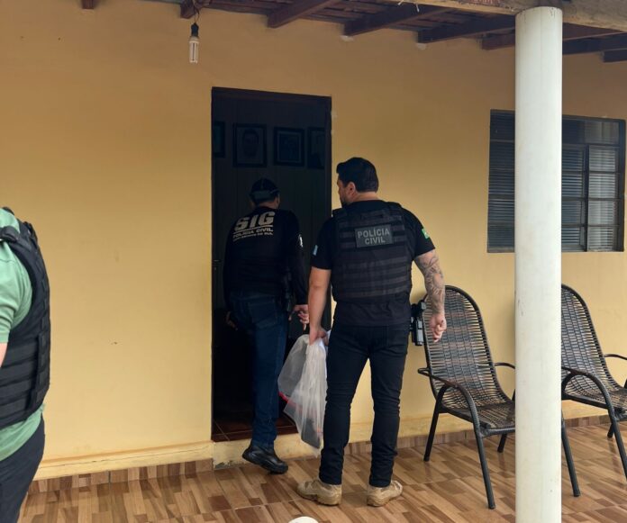 Polícia Civil cumpre mandado e prende homem em flagrante por Polícia Civil cumpre mandado e prende homem em flagrante por posse irregular de arma de fogo em Juti