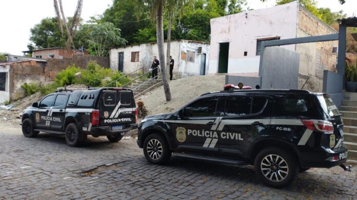 Polícia Civil cumpre mandados de busca e apreensão na casa de autores de homicídio ocorrido em Corumbá